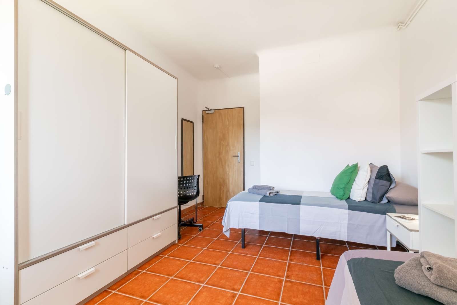 Bedroom of Flat to share in Cerdanyola del Vallès  with Air Conditioner, Heating and Terrace