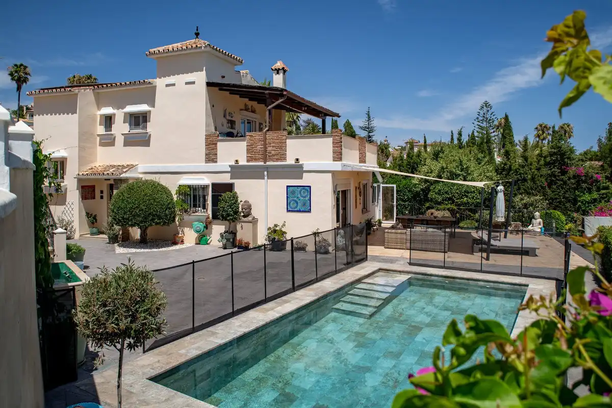 Casa con piscina en venta en Selwo, imagen 2