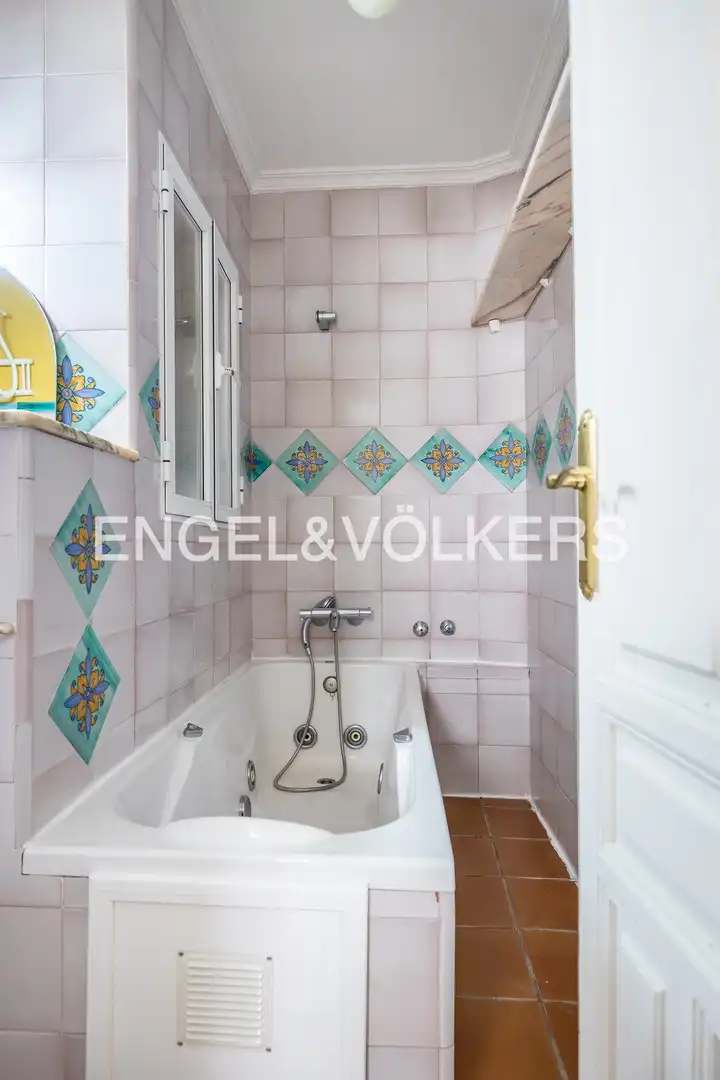 Badezimmer von Haus oder Chalet zum Verkauf in Sevilla mit Klimaanlage, Heizung und Balkon