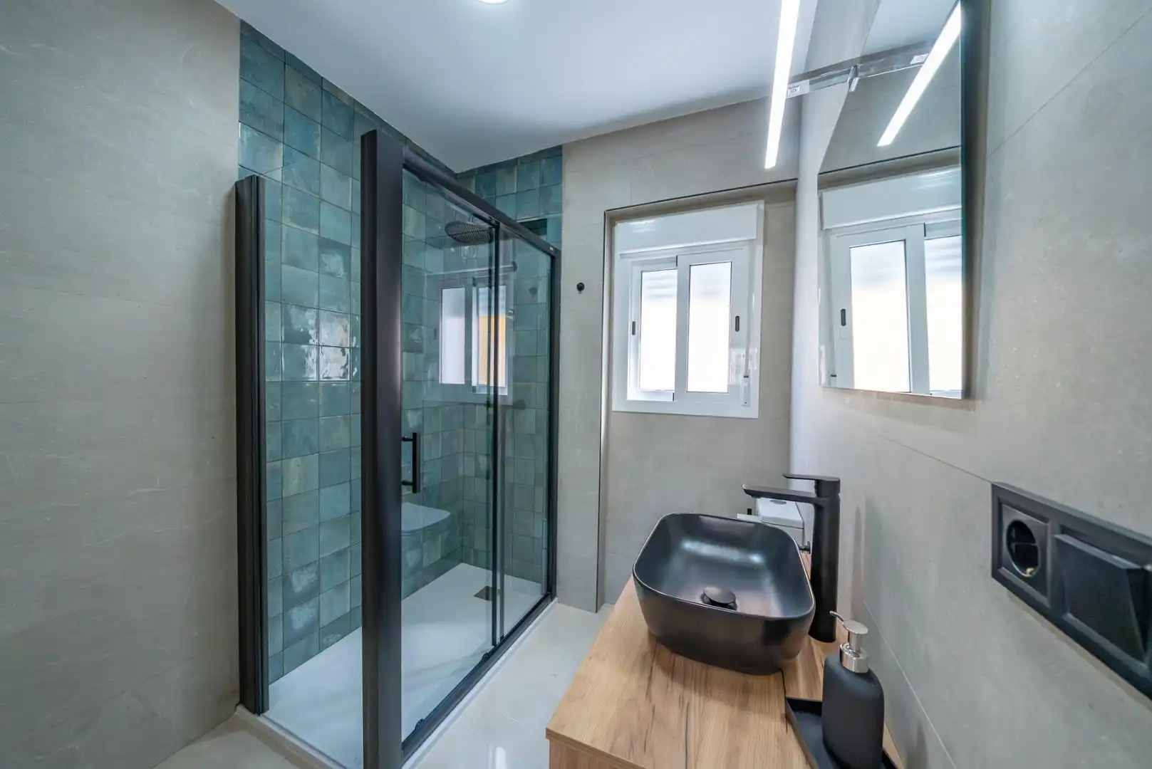 Badezimmer von Wohnung zur untervermieten in Sevilla mit Klimaanlage, Terrasse und Möbliert