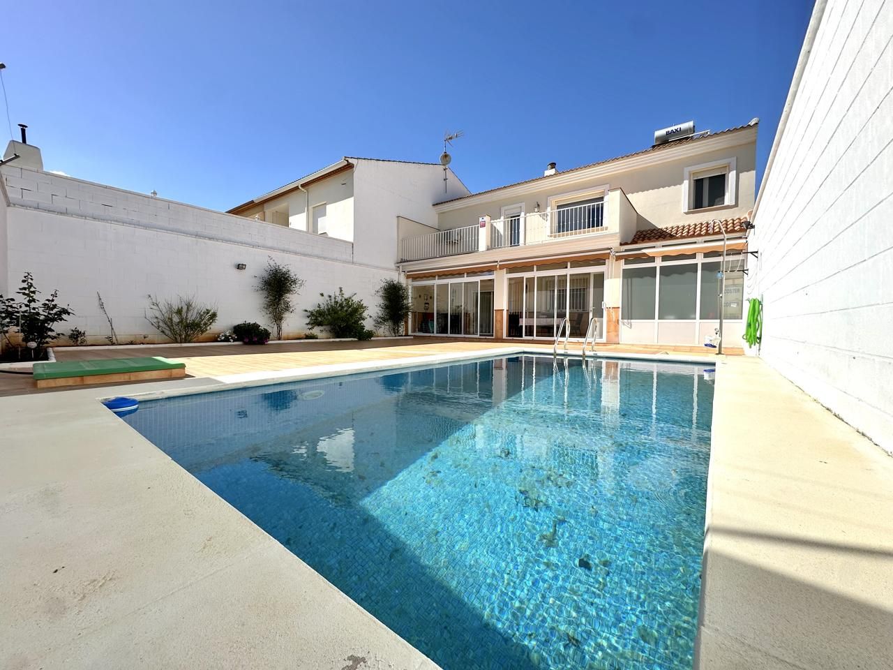 Swimming pool of House or chalet for sale in Humilladero  with Air Conditioner, Private garden and Terrace