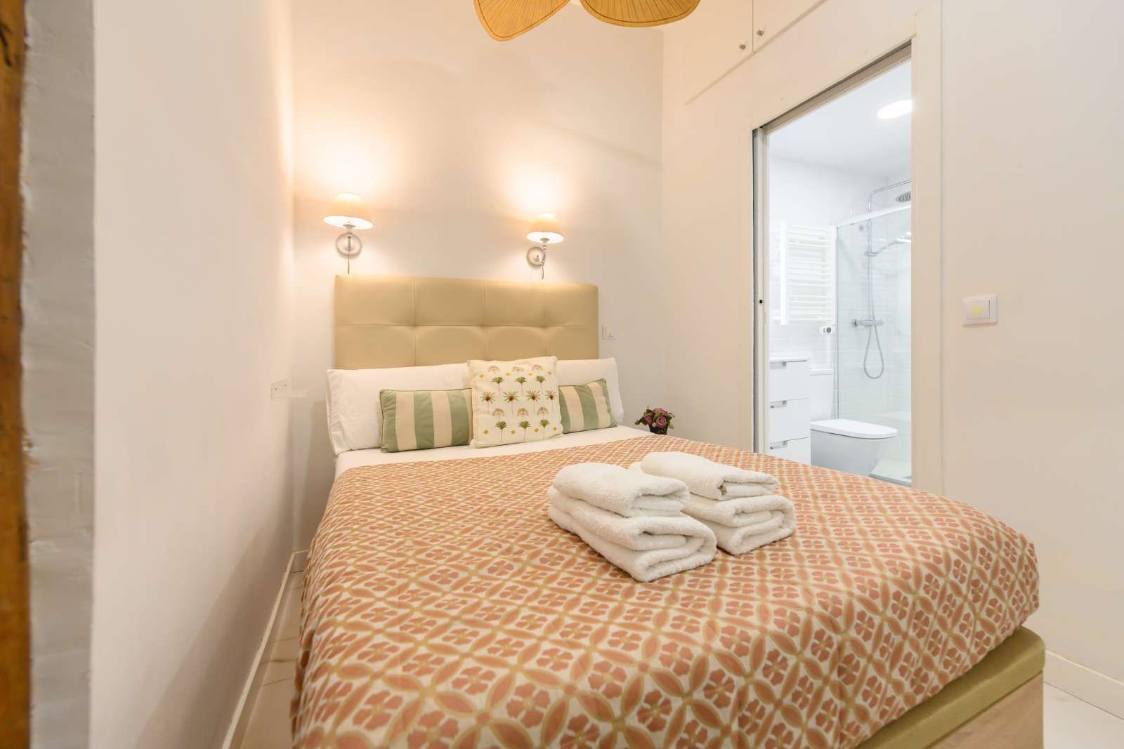 Bedroom of Apartment to share in  Madrid Capital  with Air Conditioner, Heating and Terrace