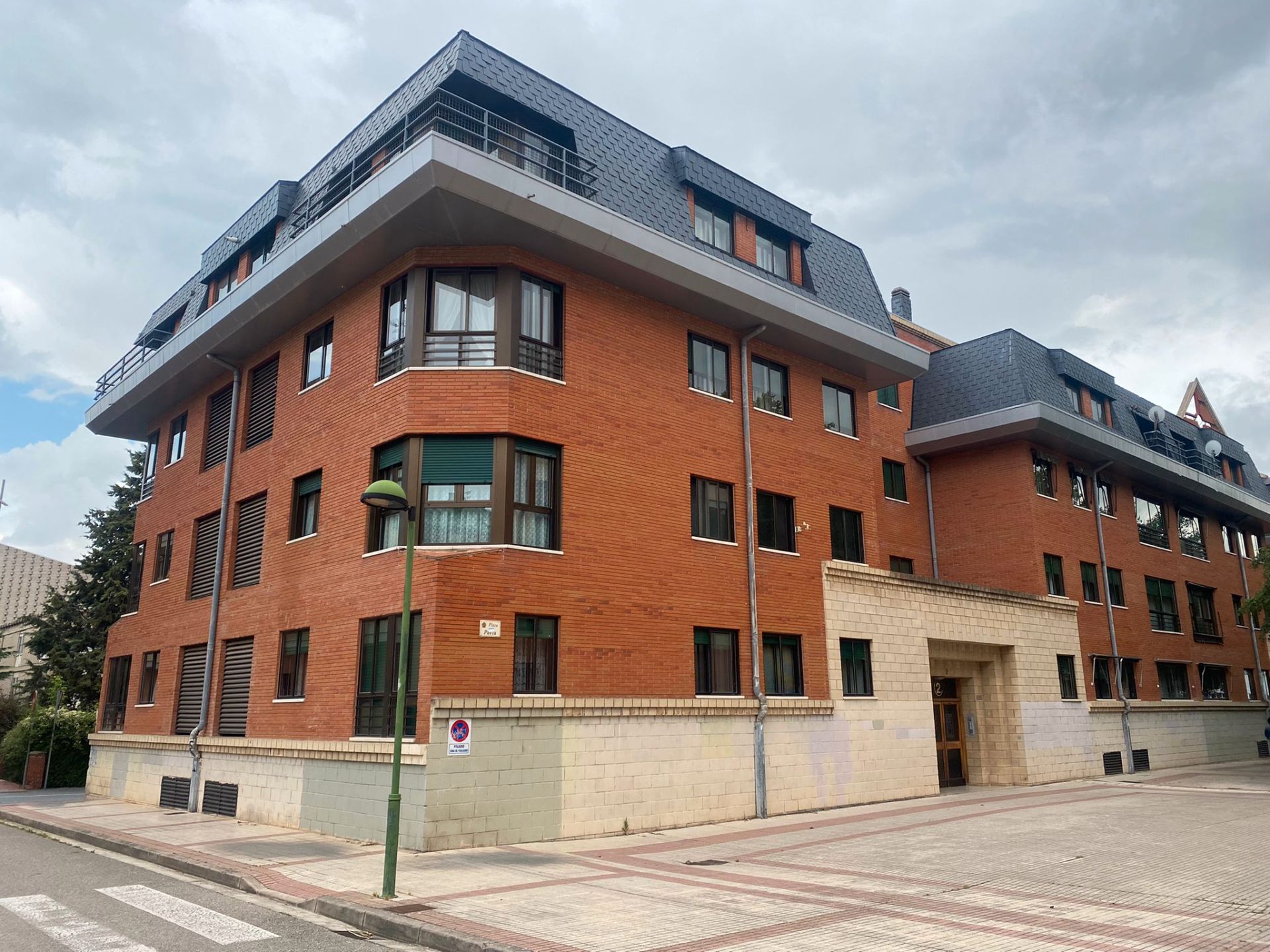 Vista exterior de Piso en venta en Burgos Capital con Calefacción y Parquet