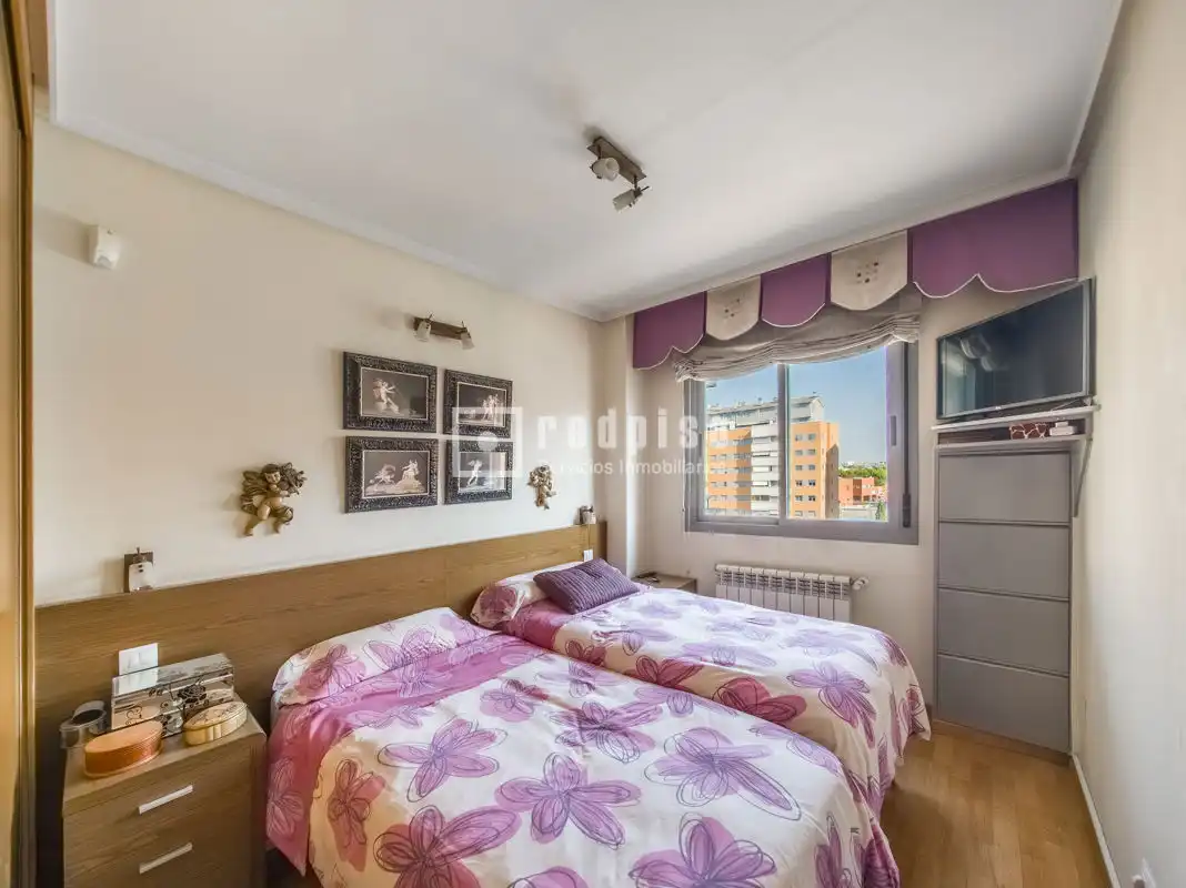 Bedroom of Flat for sale in Alcorcón  with Air Conditioner, Heating and Parquet flooring