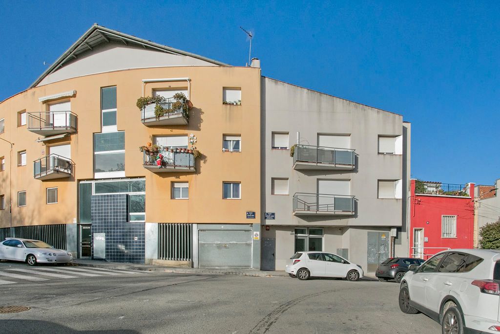 Exterior view of Flat for sale in Terrassa  with Storage room