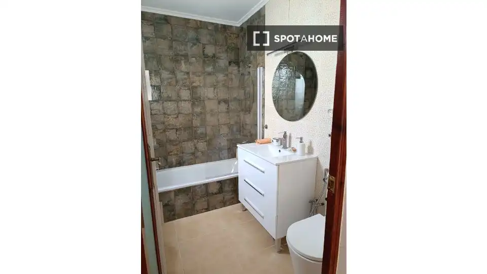 Baño de Piso para compartir en Cullera con Aire acondicionado, Calefacción y Amueblado