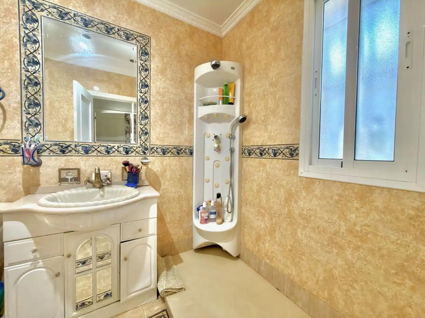 Bathroom of Houses for sale in Gines, Sevilla