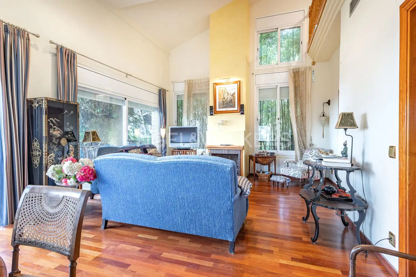 Sala d'estar de Casa o xalet en venda en Cabrils amb Aire condicionat, Calefacció i Jardí privat