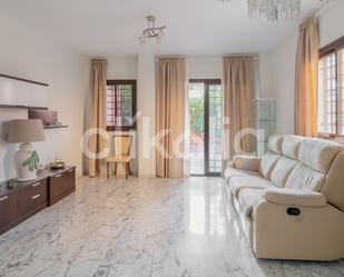 Living room of Flat for sale in Vélez-Málaga  with Air Conditioner, Private garden and Terrace