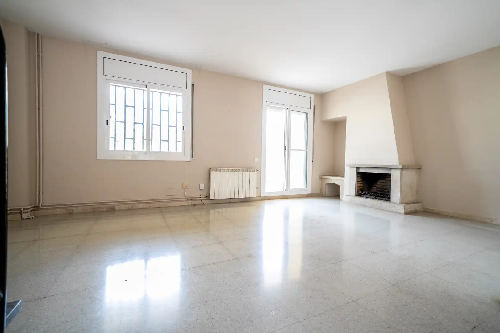 Sala d'estar de Casa adosada en venda en Arenys de Munt amb Aire condicionat, Calefacció i Jardí privat