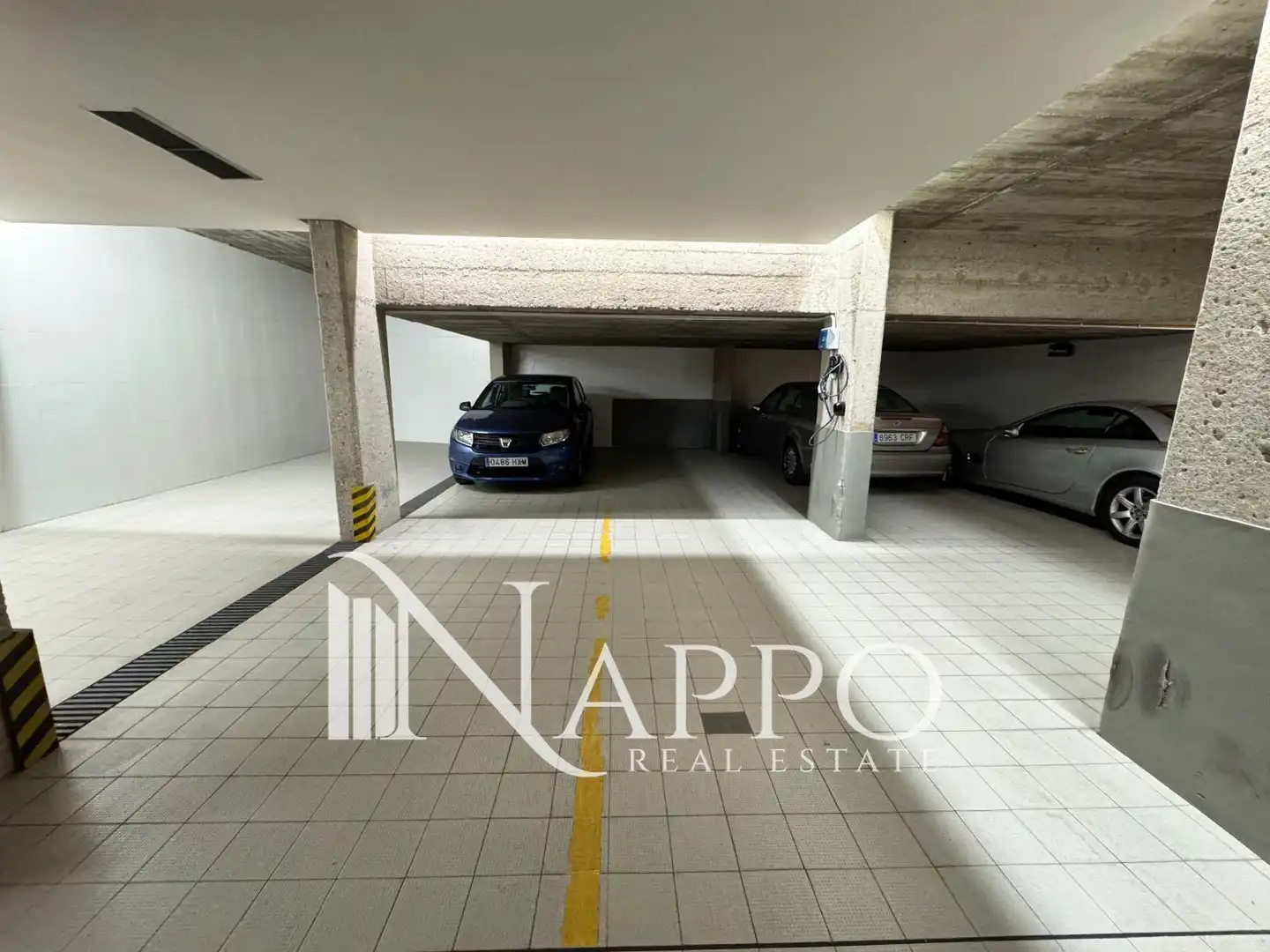 Aparcament de Àtic de lloguer en Madrid amb Aire condicionat, Calefacció i Terrassa