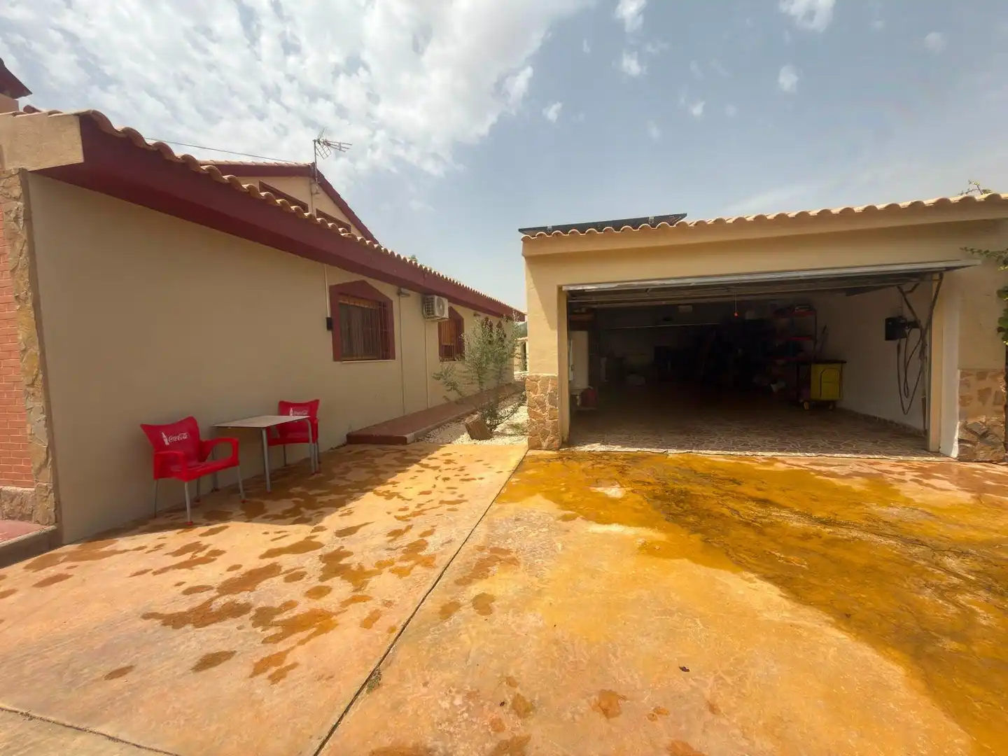 Vista exterior de Casa o xalet en venda en Alicante / Alacant amb Aire condicionat, Calefacció i Jardí privat
