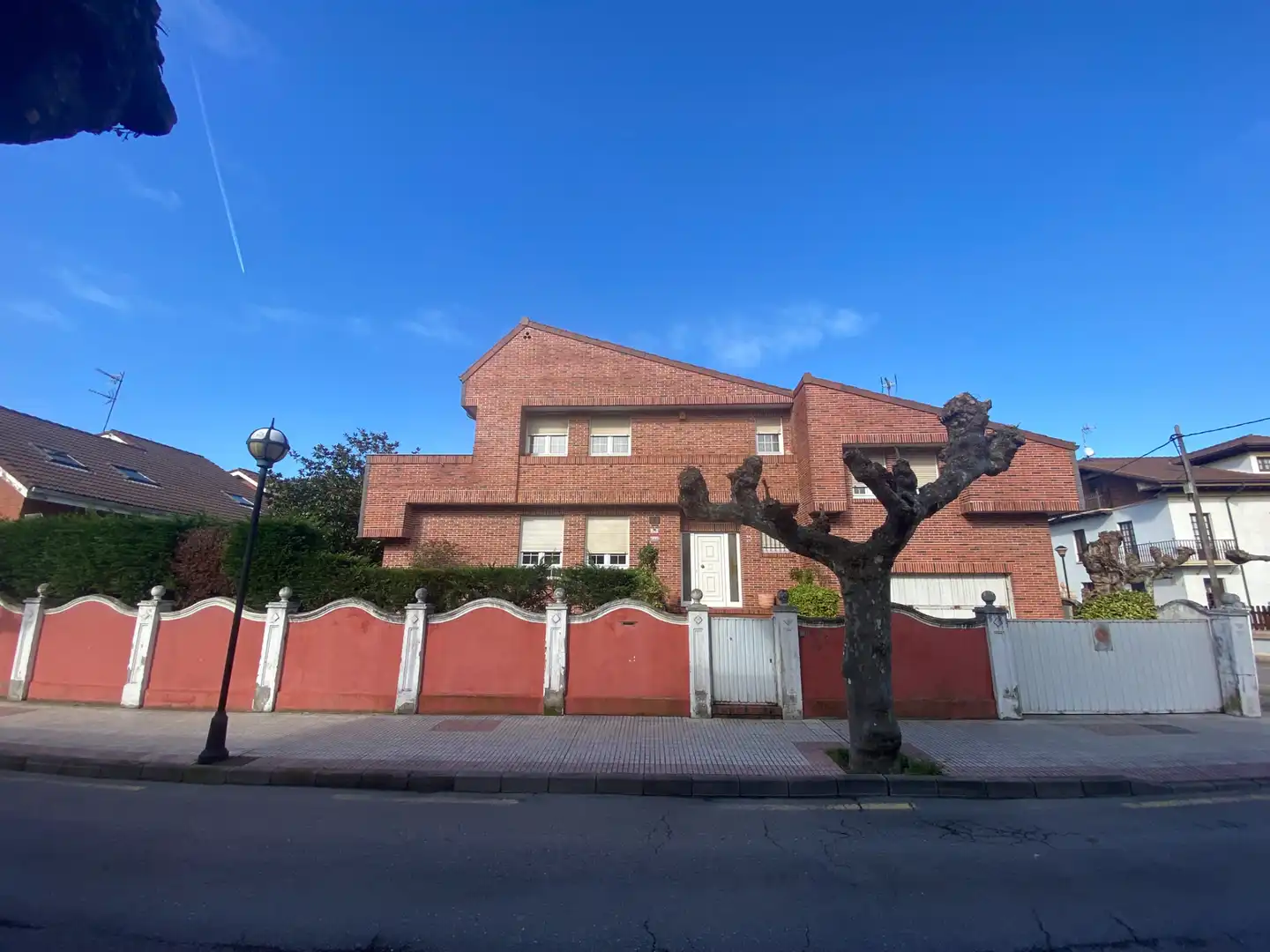 Detached house with garden for sale in Calle Bernardo Álvarez Galán
