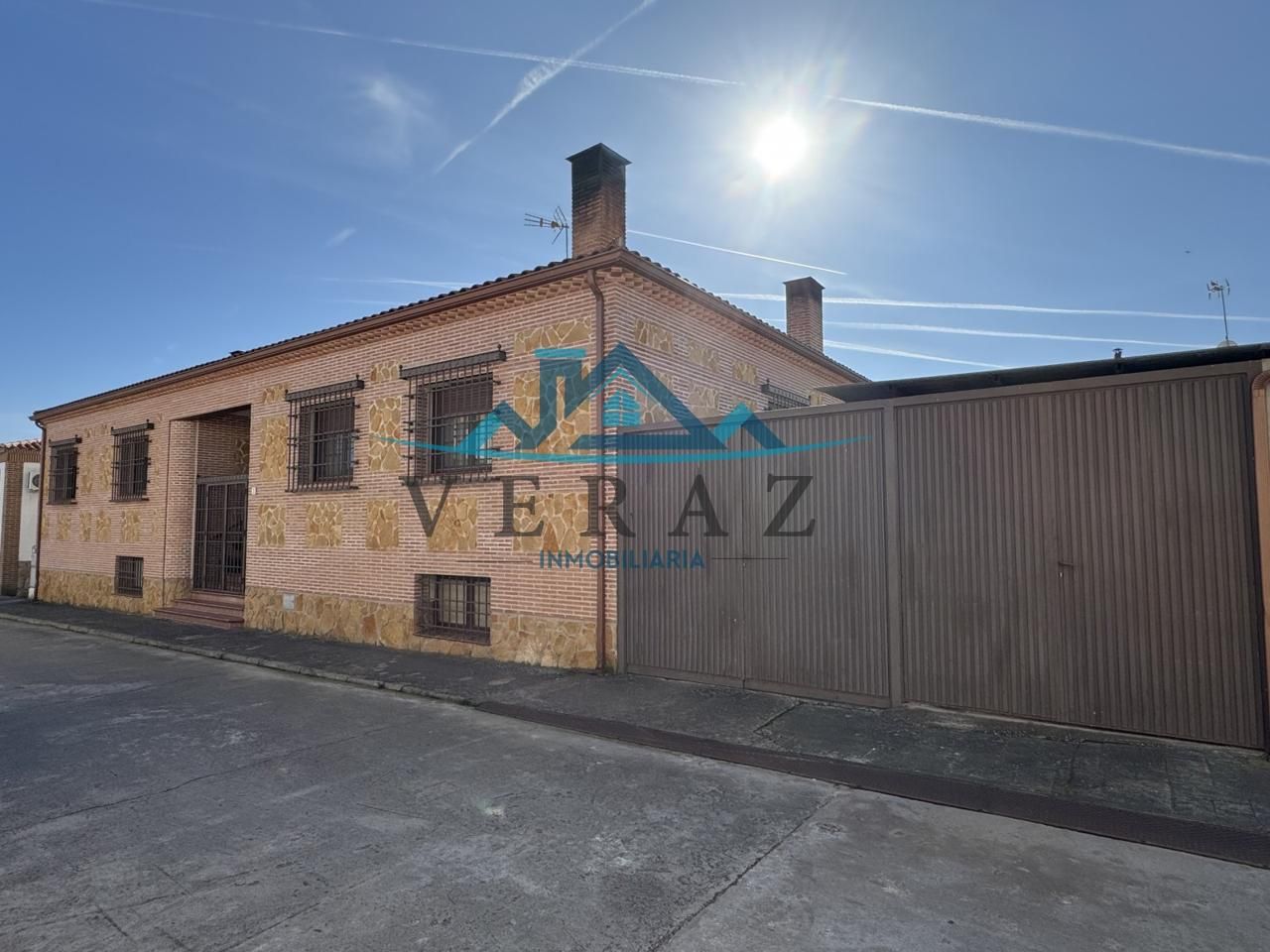 Vista exterior de Casa o xalet en venda en La Pueblanueva amb Aire condicionat, Calefacció i Jardí privat
