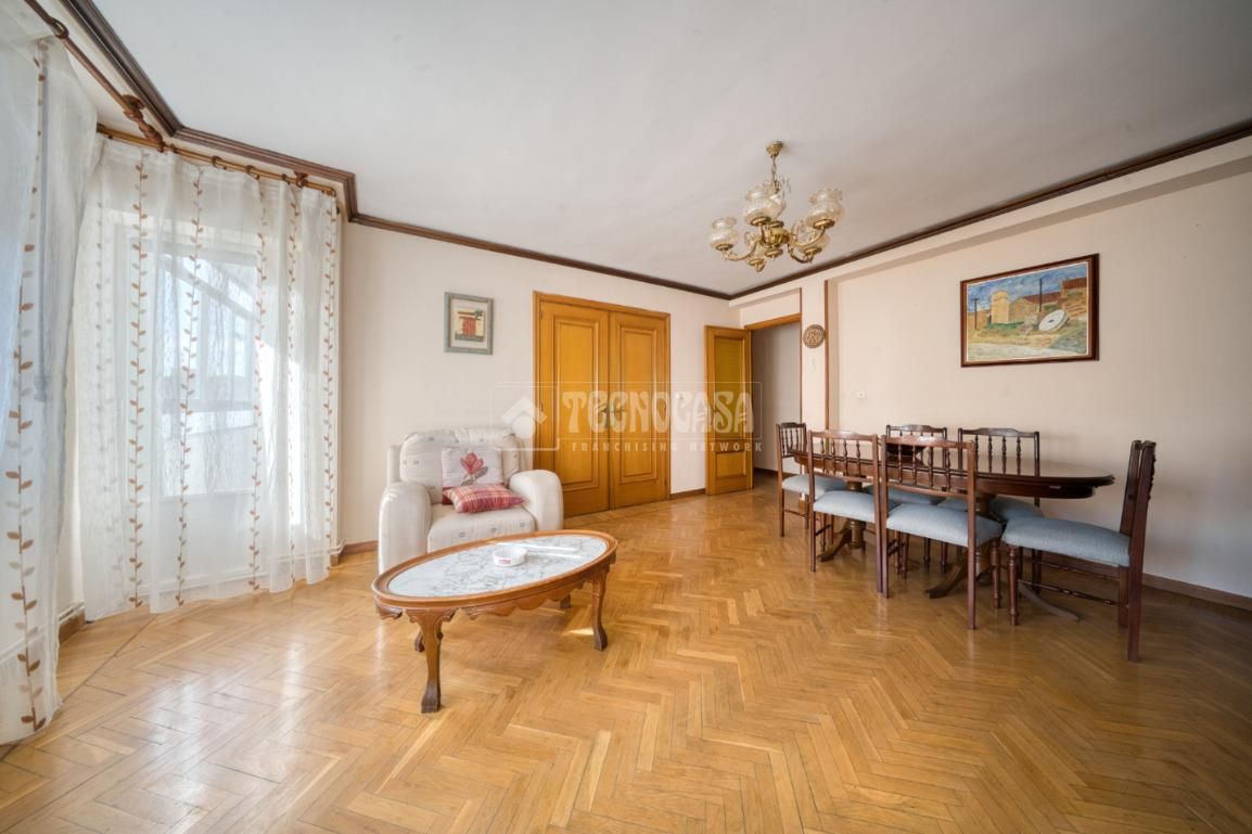 Sala d'estar de Pis en venda en Valladolid Capital amb Calefacció, Terrassa i Moblat