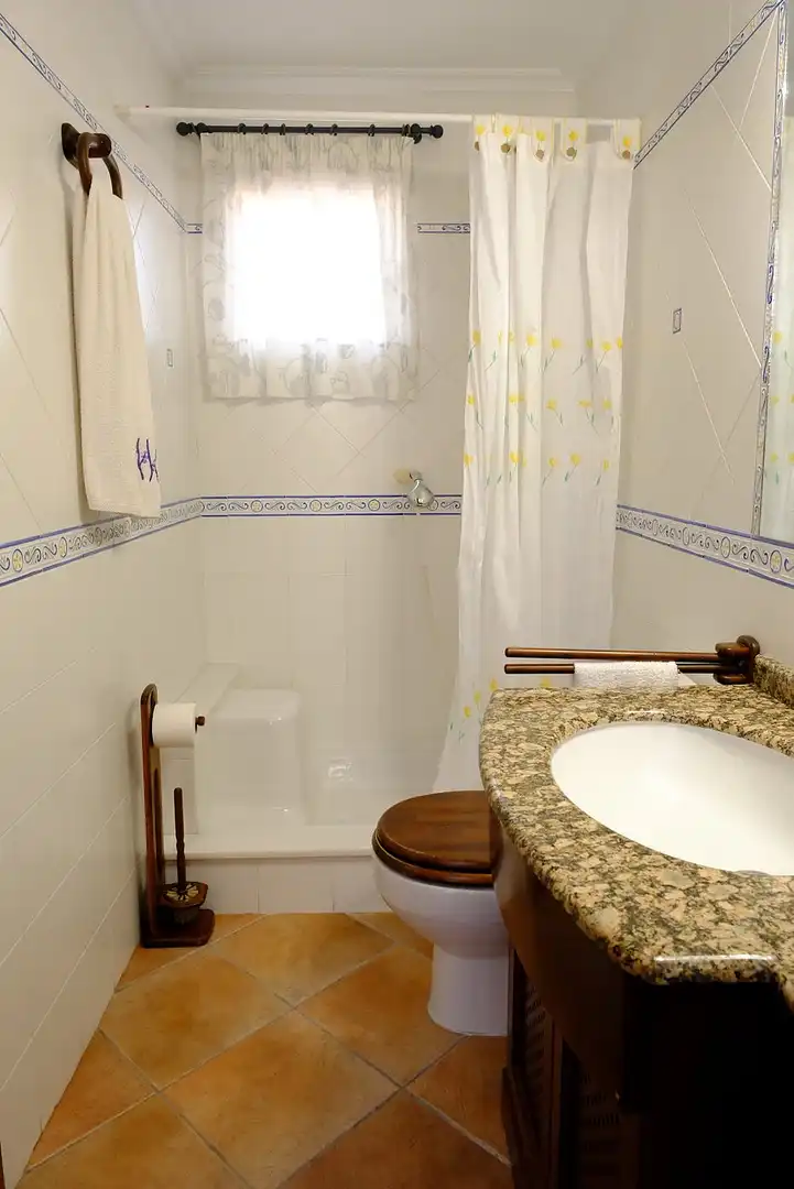 Bany de Casa o xalet en venda en Orihuela amb Aire condicionat, Jardí privat i Terrassa