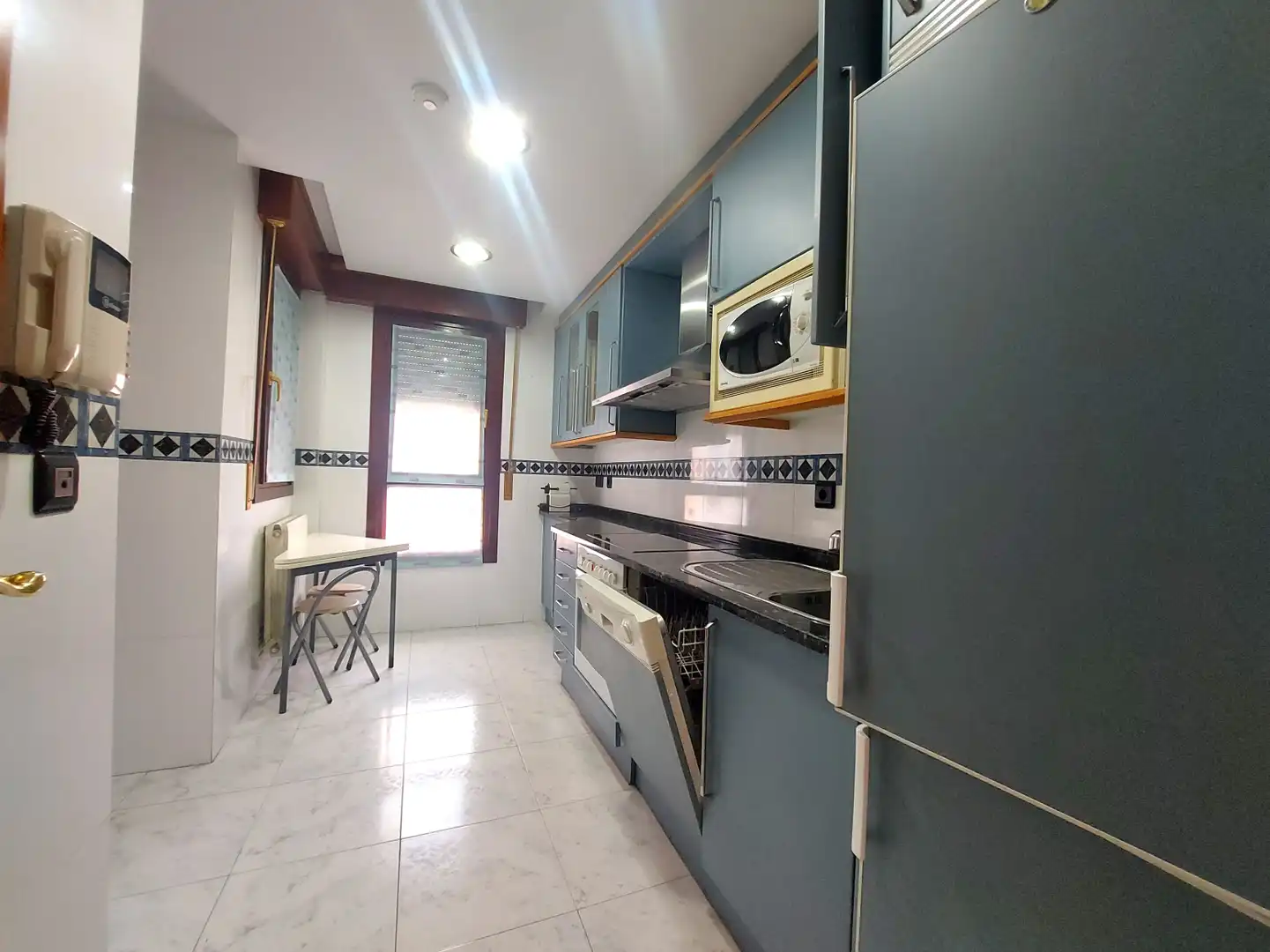 Cocina de Piso de alquiler en  Logroño con Calefacción, Balcón y Piscina comunitaria
