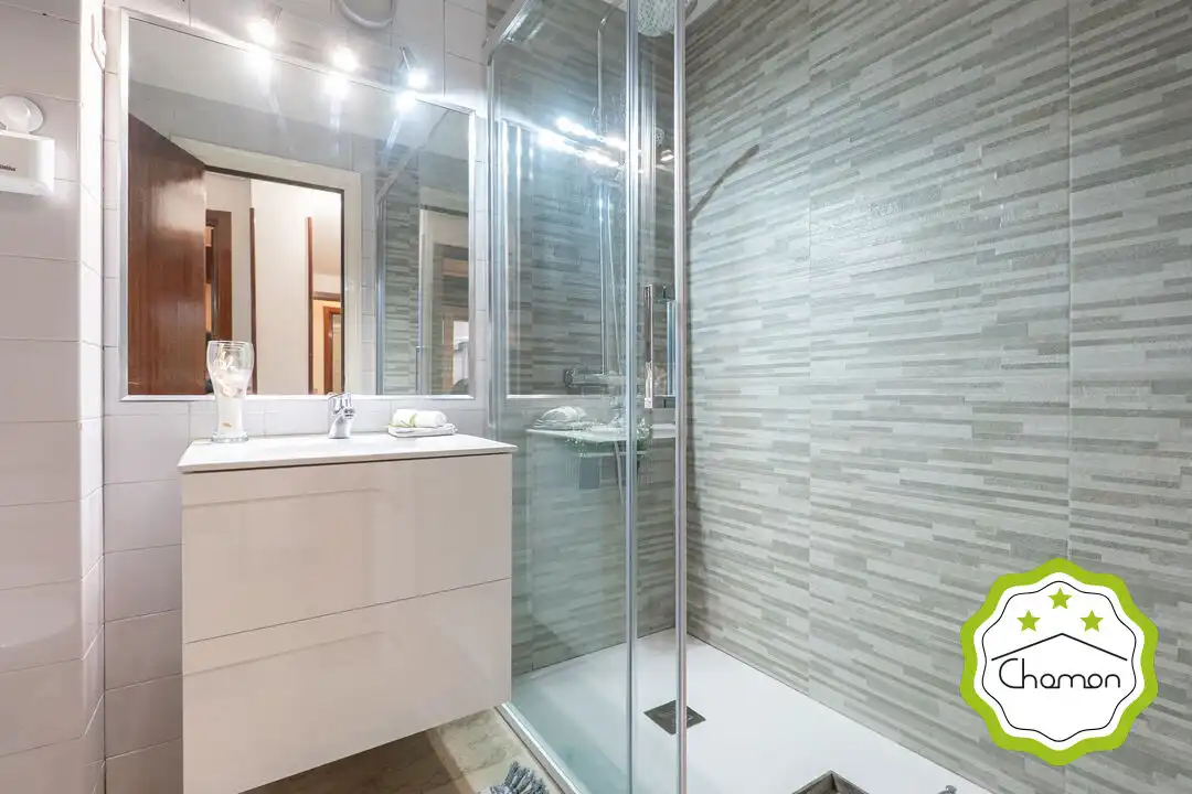 Baño de Piso en venta en Bilbao  con Calefacción, Jardín privado y Terraza