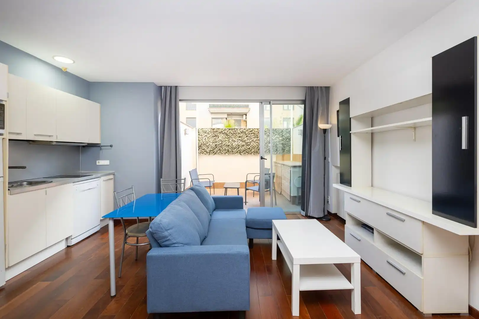 Sala d'estar de Apartament en venda en Granada amb Aire condicionat, Calefacció i Jardí privat