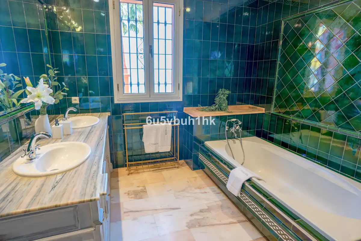 Baño de Casa o chalet de alquiler en Fuengirola con Aire acondicionado, Jardín privado y Piscina