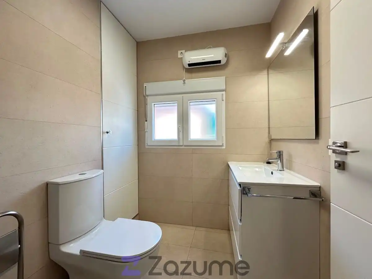 Baño de Ático de alquiler en Granada con Aire acondicionado, Calefacción y Terraza