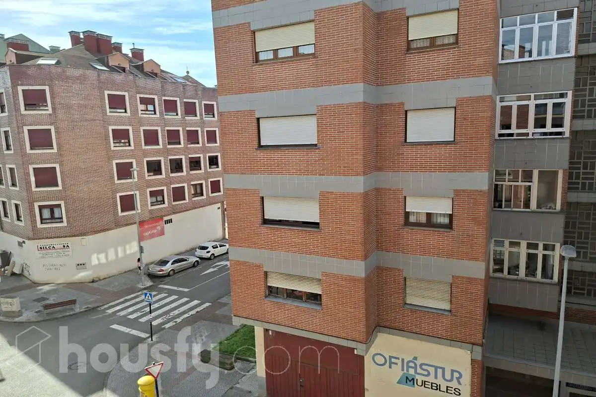 Vista exterior de Piso de alquiler en Siero con Calefacción, Parquet y Terraza