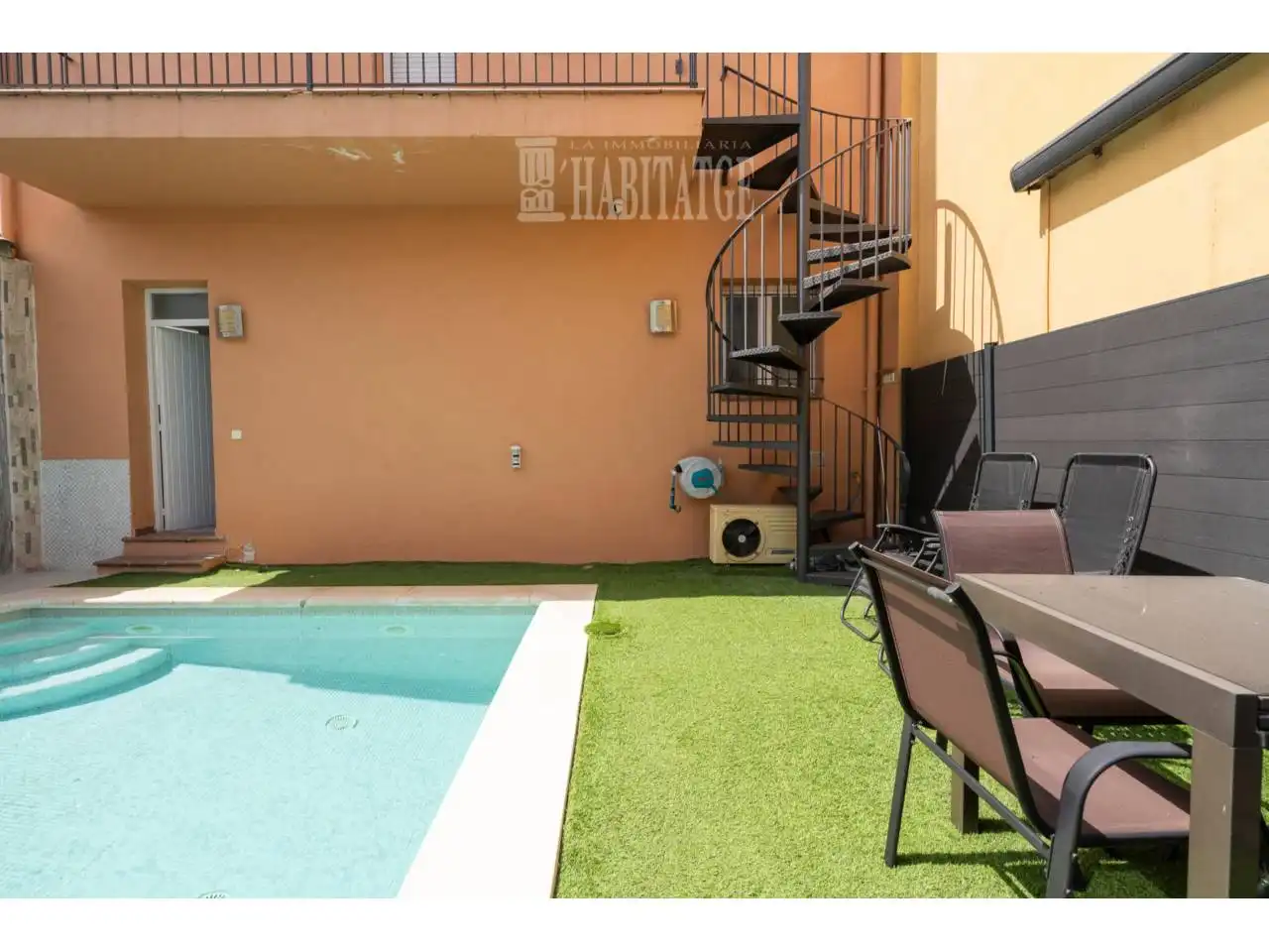 Piscina de Casa o chalet en venta en Torelló con Aire acondicionado, Calefacción y Jardín privado