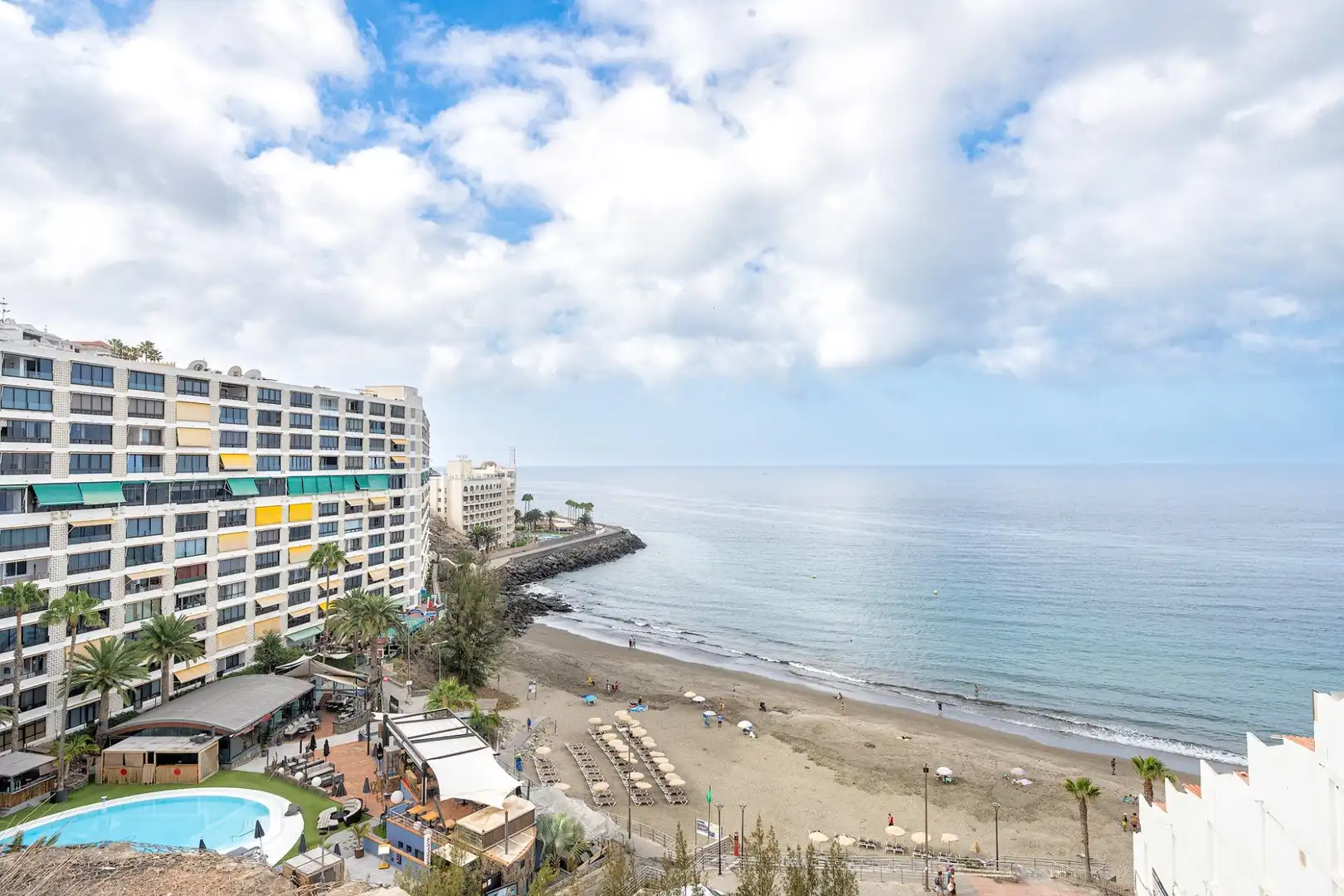 Vista exterior de Apartament en venda en Mogán amb Aire condicionat, Terrassa i Balcó