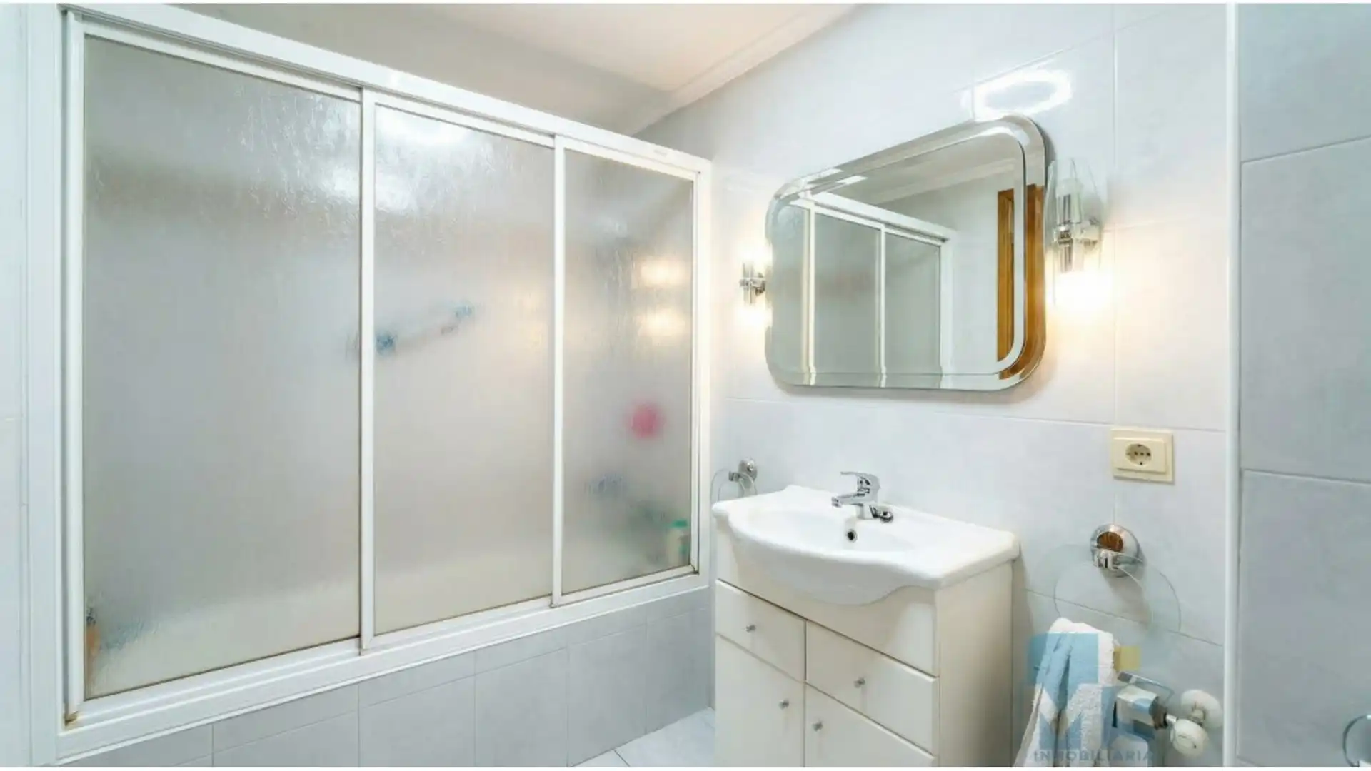 Bany de Pis en venda en Donostia - San Sebastián  amb Calefacció, Forn i Balcó