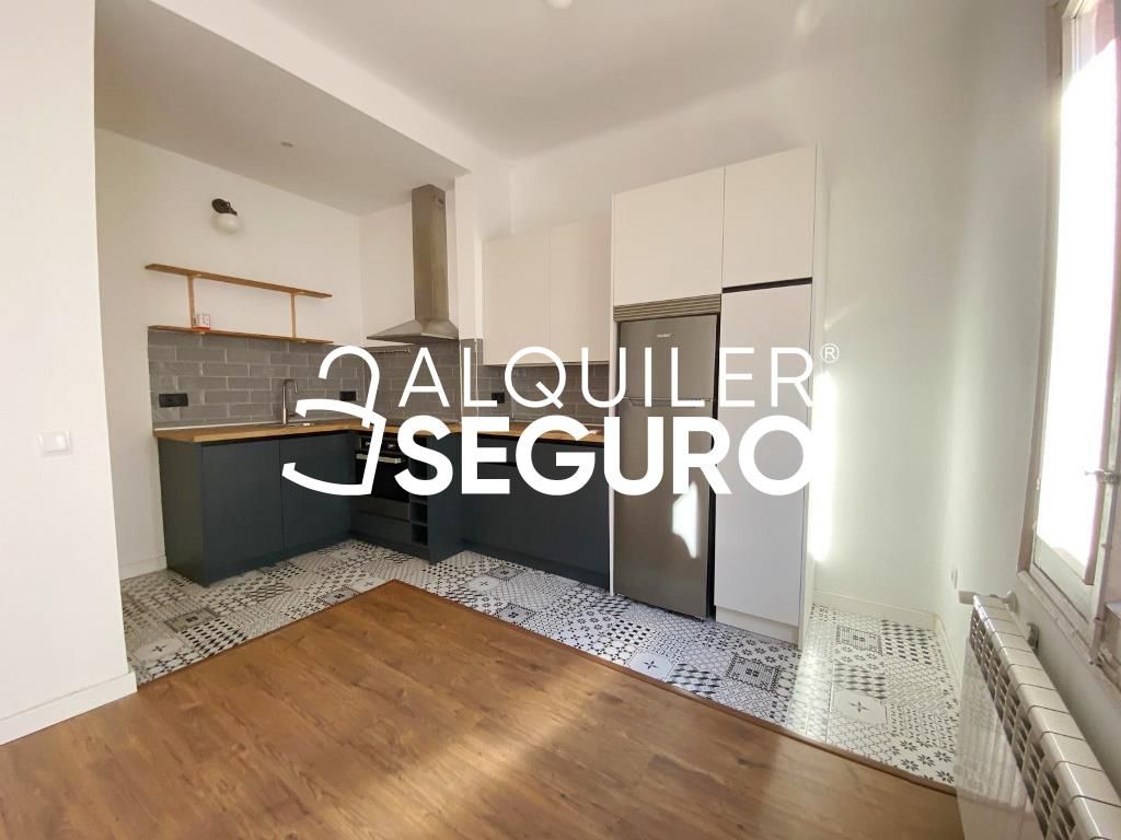 Kitchen of Flat to rent in  Madrid Capital  with Air Conditioner and Heating