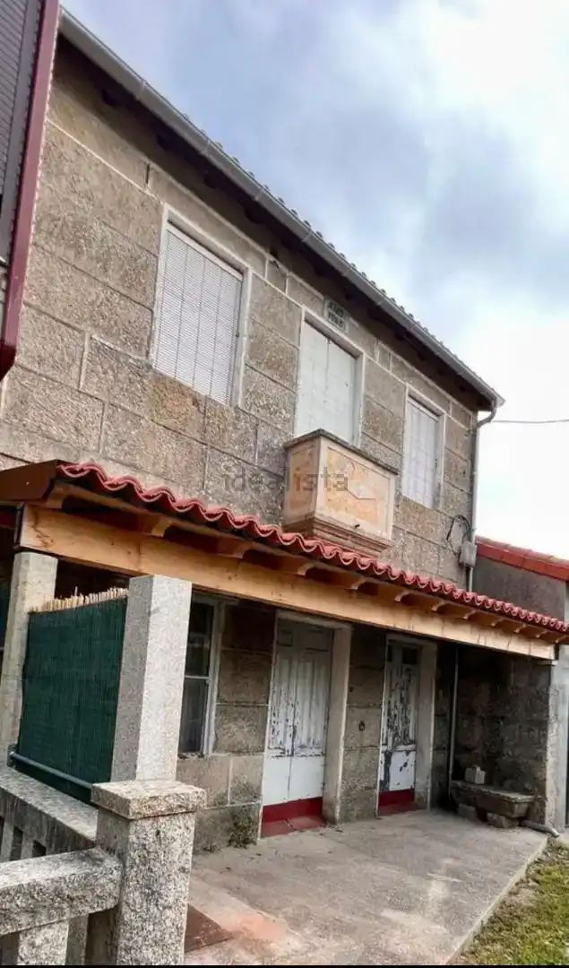 Vista exterior de Casa adosada en venda en Sandiás amb Balcó