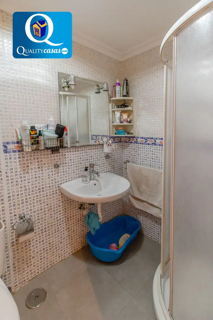 Baño de Apartamento en venta en Alicante / Alacant con Aire acondicionado y Terraza