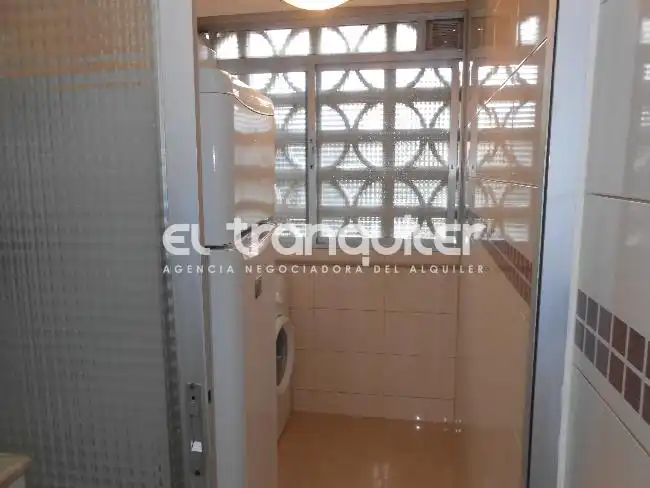 Cuina de Pis de lloguer en Madrid amb Terrassa, Moblat i Rentadora