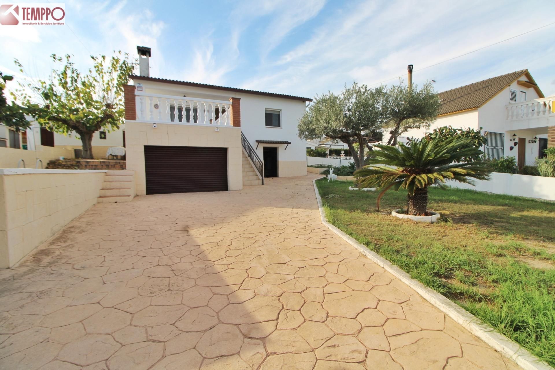 Exterior view of House or chalet for sale in La Bisbal del Penedès  with Air Conditioner, Heating and Terrace