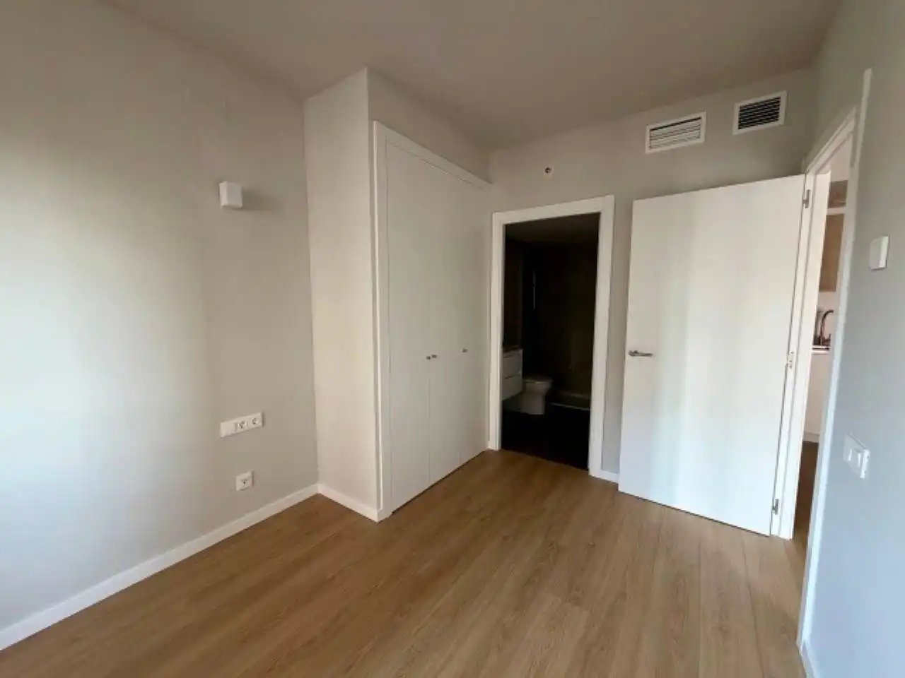 Bedroom of Flat for rent in Terrassa  with Air Conditioner, Heating and Parquet flooring