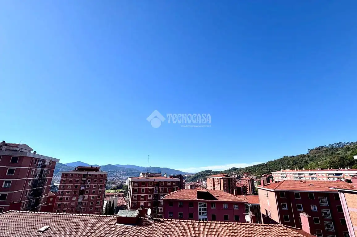Vista exterior de Pis en venda en Ibaiondo