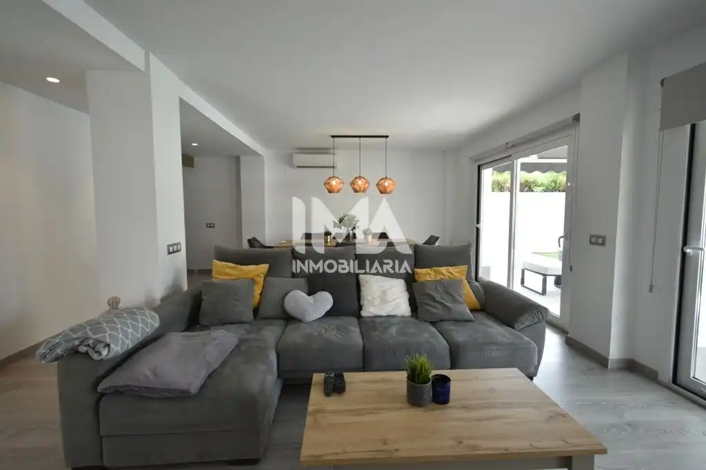 Sala d'estar de Casa o xalet de lloguer en L'Eliana amb Aire condicionat, Calefacció i Jardí privat