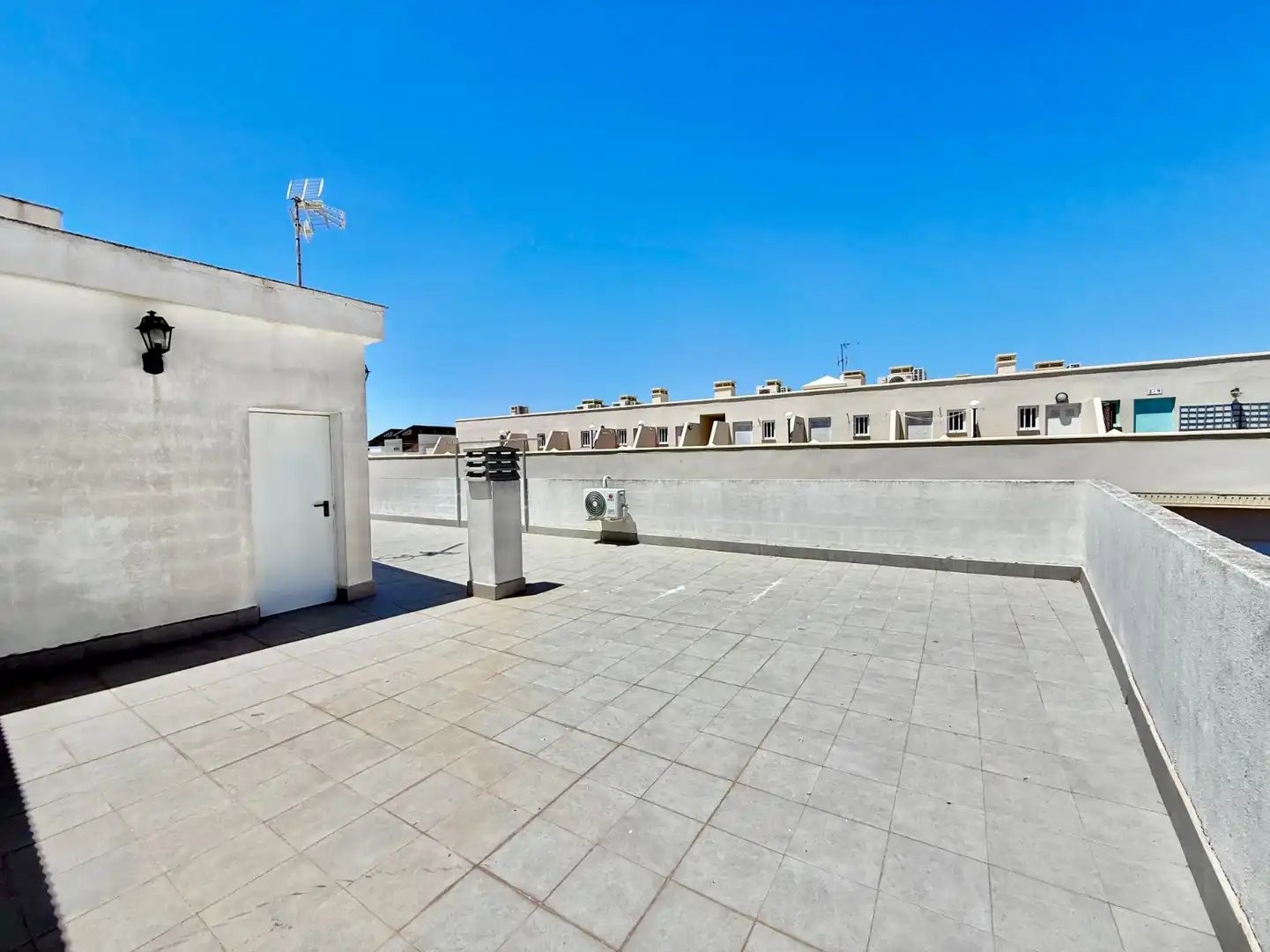 Terraza de Piso en venta en San Pedro del Pinatar con Aire acondicionado, Trastero y Horno