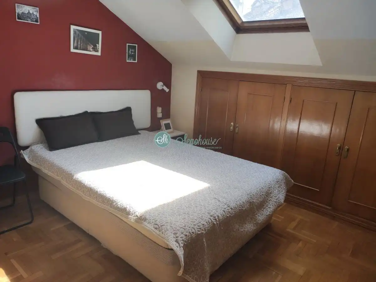 Habitación de Ático en venta en Segovia con Calefacción, Parquet y Amueblado