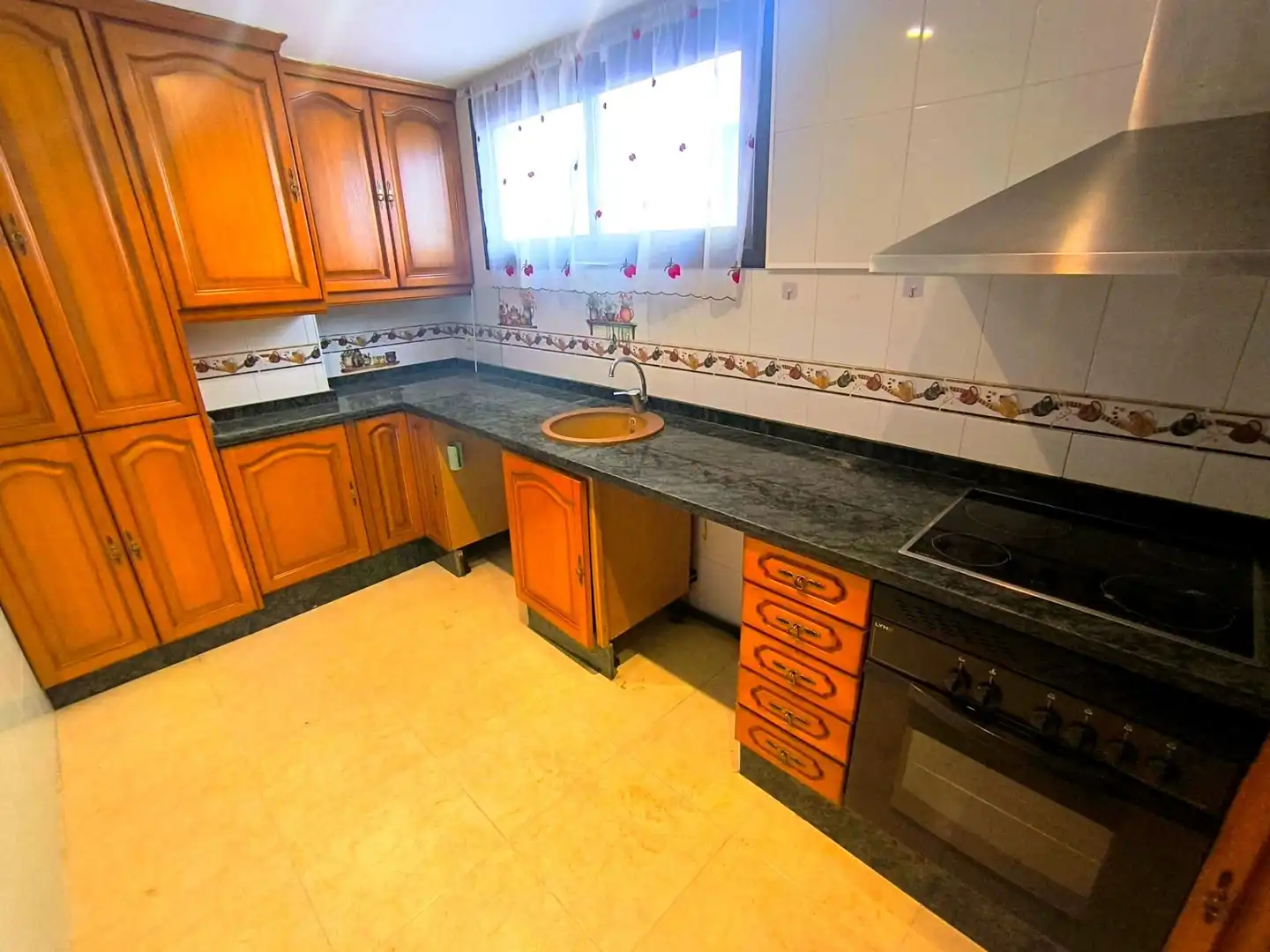 Cocina de Apartamento en venta en Castellón de la Plana / Castelló de la Plana con Aire acondicionado y Parquet