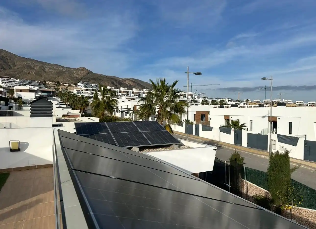 Vista exterior de Casa o xalet de lloguer en Finestrat amb Aire condicionat, Calefacció i Jardí privat