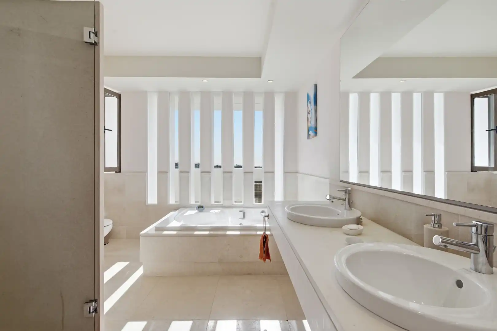 Baño de Ático en venta en Benahavís con Aire acondicionado, Terraza y Trastero
