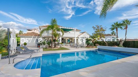 Villa privada clásica a la venta en Elviria