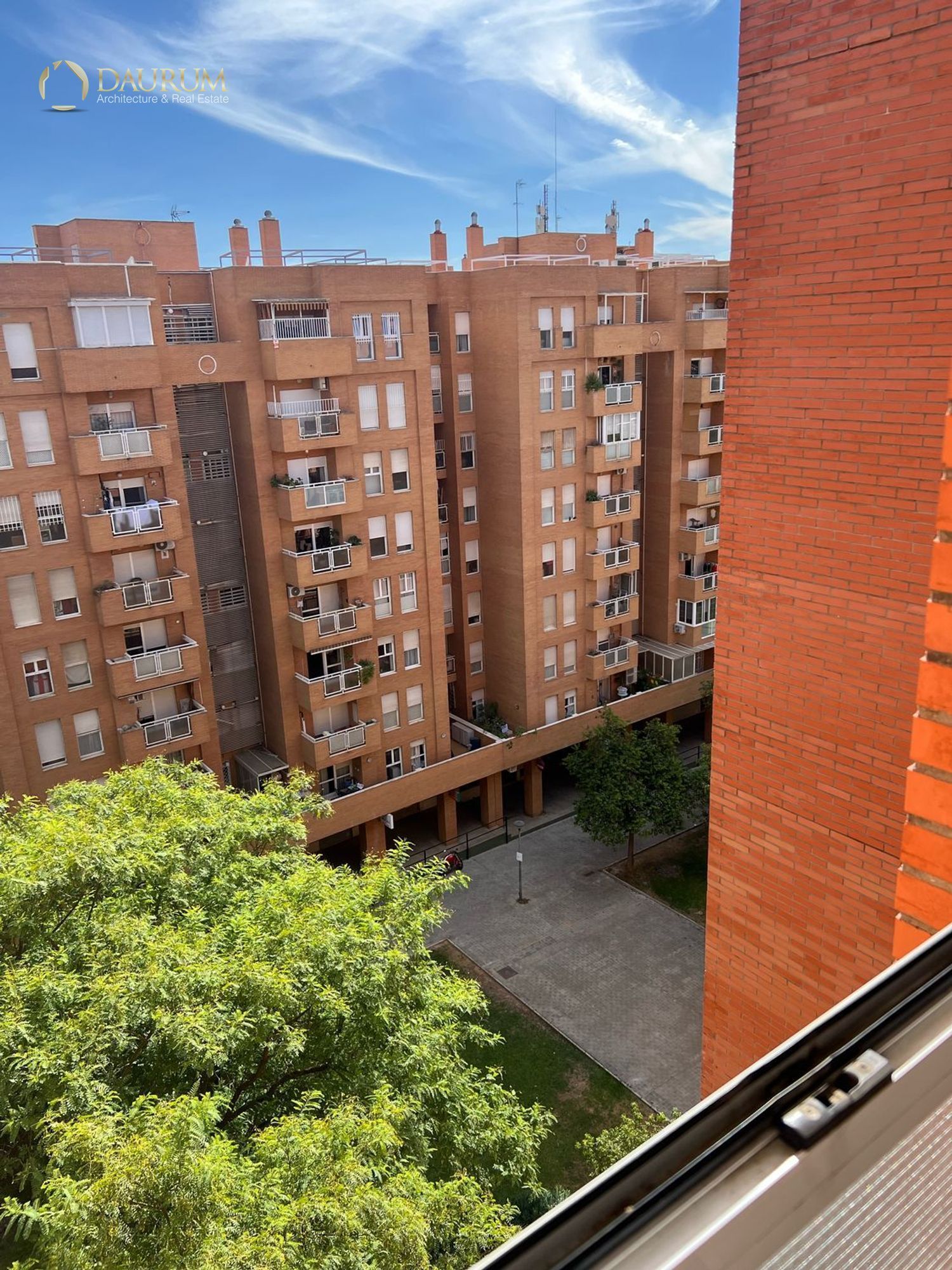 Vista exterior de Pis en venda en  Sevilla Capital amb Aire condicionat, Terrassa i Piscina