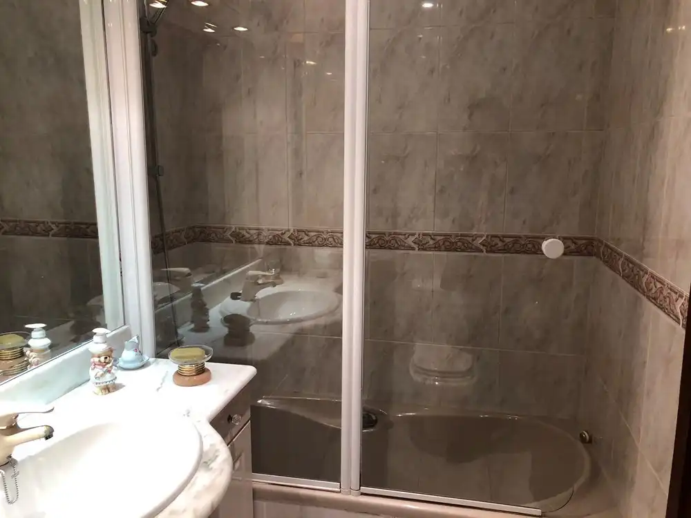 Bany de Pis en venda en Segovia amb Calefacció, Piscina i Moblat