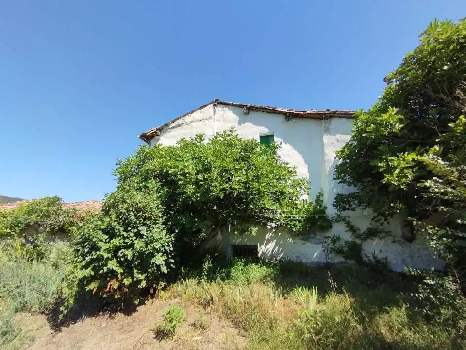 Außenansicht von Haus oder Chalet zum Verkauf in Valle de Tobalina mit Heizung und Privatgarten