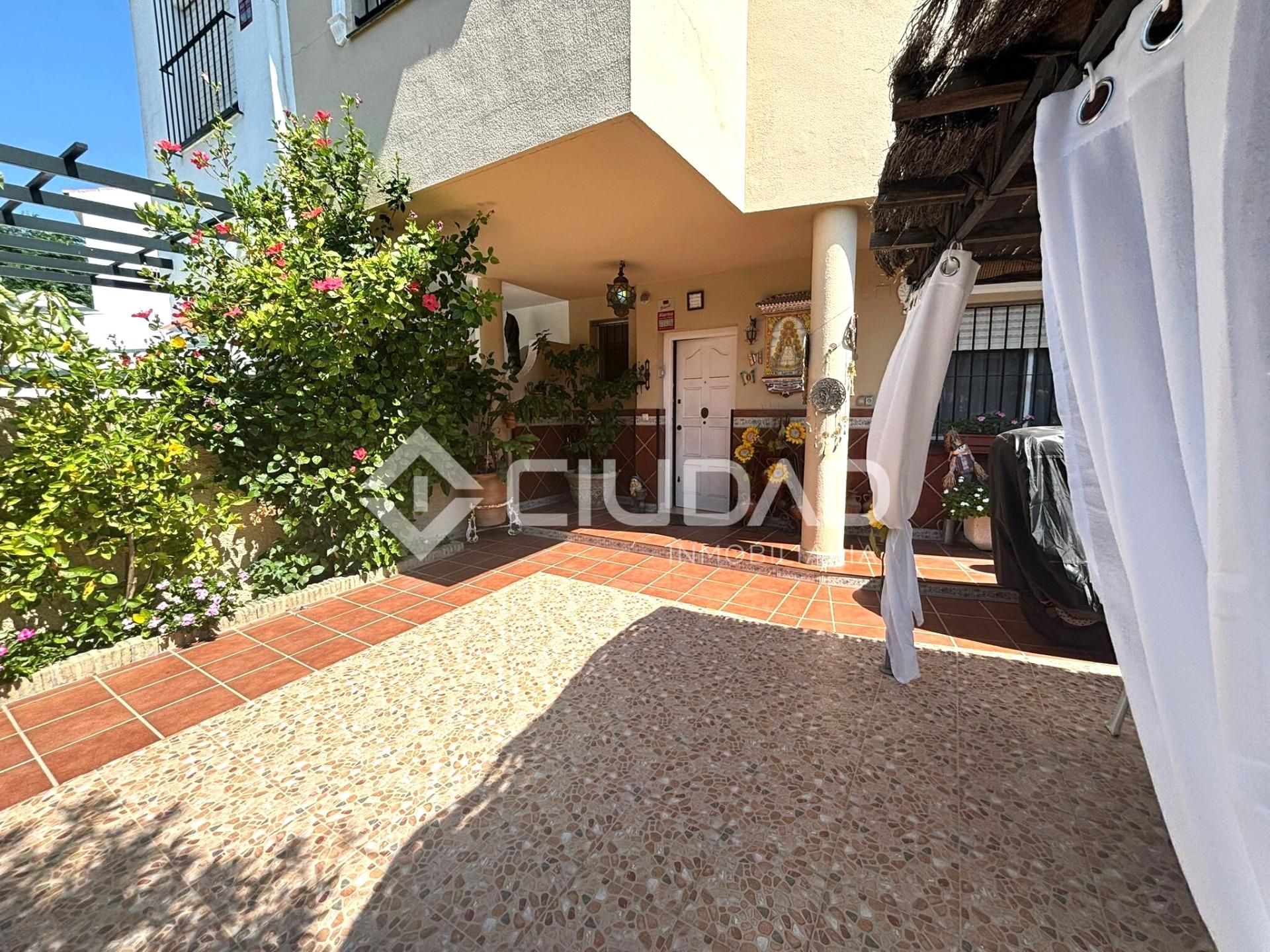 Jardí de Casa adosada en venda en Sanlúcar de Barrameda amb Terrassa