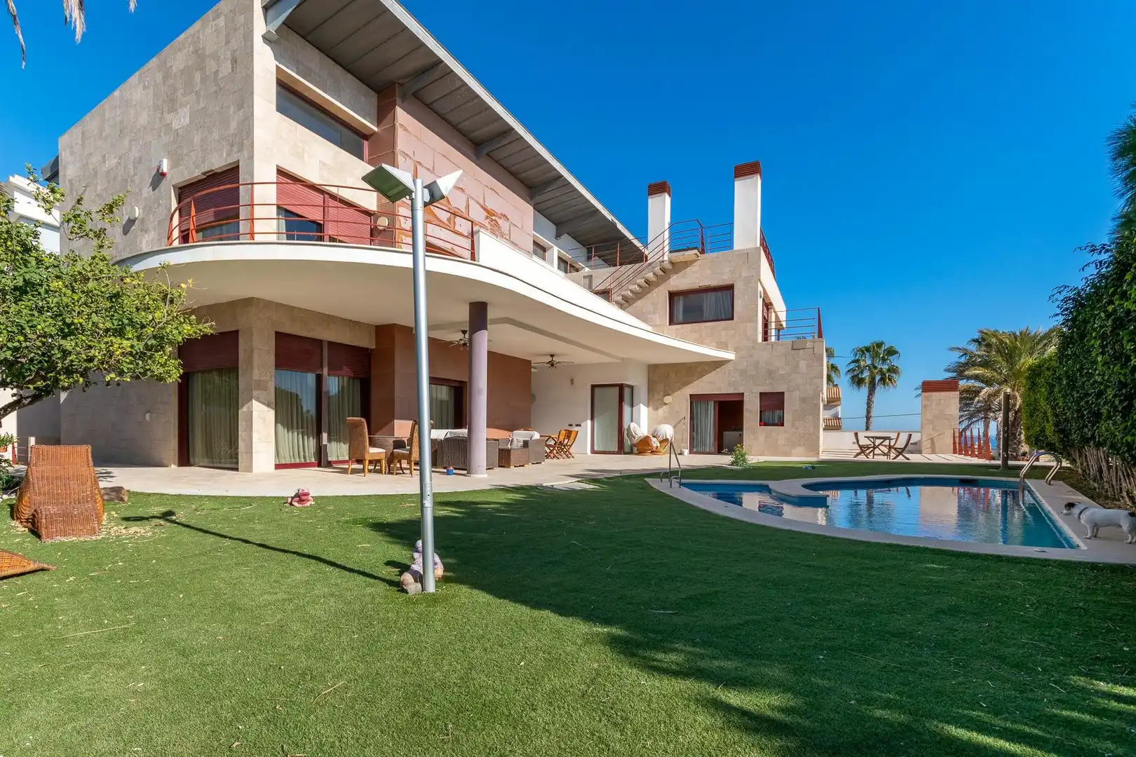 Vista exterior de Casa o chalet en venta en Alicante / Alacant con Aire acondicionado, Calefacción y Jardín privado