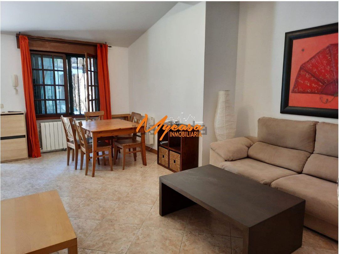 Sala d'estar de Casa o xalet de lloguer en Villaviciosa de Odón amb Calefacció, Jardí privat i Moblat