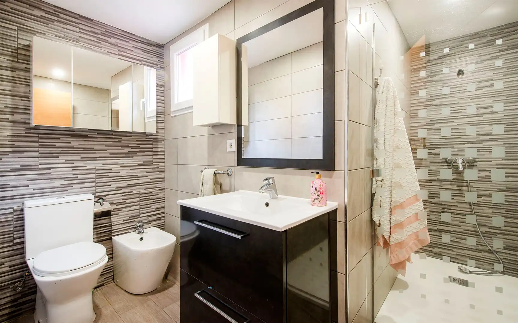 Badezimmer von Haus oder Chalet zum Verkauf in Sant Boi de Llobregat mit Privatgarten und Terrasse